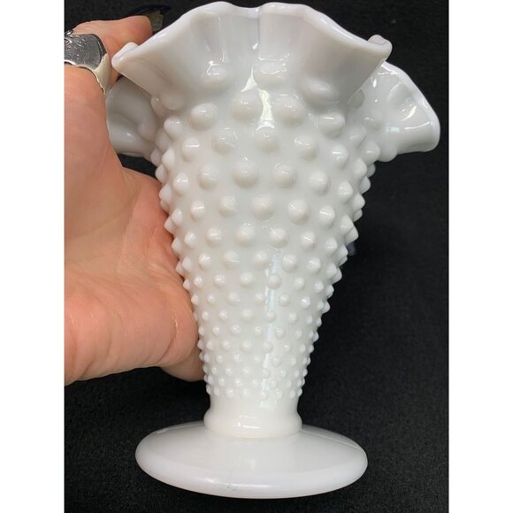 FENTON MILK GLASS HOBNAIL DOUBLE CRIMPED VASE ~ Ruffled Edge ~ Pre-1970 - Picture 7 of 7